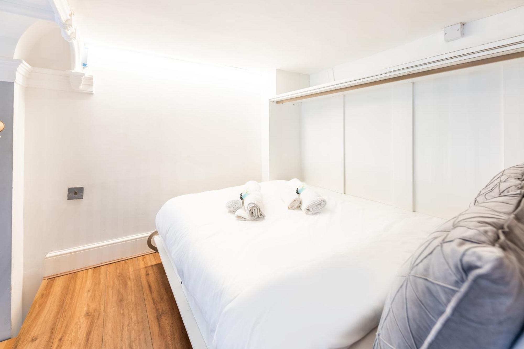 Luxury One Bedroom Flat In Westbourne Terrace * Londen